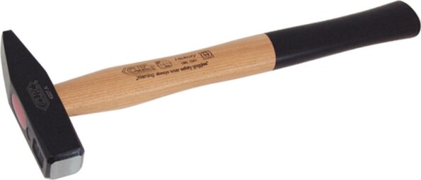 C.K. lakatos kalapács fa nyéllel, 500g C.K. lakatos kalapács fa nyéllel, 500g