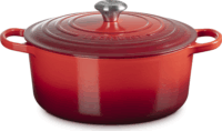 Le Creuset Signature kerek öntöttvas sütő-főzőedény, 28cm, 6,7 l, cseresznyepiros