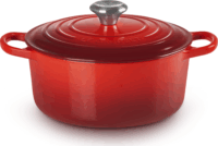 Le Creuset Signature kerek öntöttvas sütő-főzőedény, 24cm, 4,2 l, cseresznyepiros