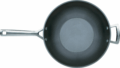 Le Creuset Toughened Non-Stick wok serpenyő, 30 cm, fekete-ezüst