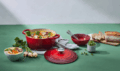 Le Creuset Signature kerek öntöttvas sütő-főzőedény, 22cm, 3,3 l, cseresznyepiros