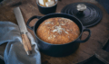 Le Creuset Signature kerek öntöttvas sütő-főzőedény, 28cm, 6,7 l, fekete