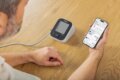 Omron M2+ Connect felkaros okos-vérnyomásmérő