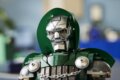 LEGO® Marvel, Doctor Doom mellszobor