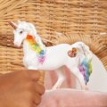 Schleich Bayala, Szivárvány unikornis kanca