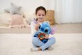Simba, Disney, Stitch fánkkal plüssfigura, 25 cm