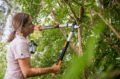 Fiskars SmartFit™ L86 teleszkópos ágvágó olló