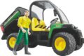Bruder John Deere Gator XUV 855D teherautó, sofőrrel