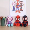 Póki és csodálatos barátai, Spidey plüssfigura sötétben világító szemmel, 25 cm