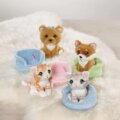 NICI GREEN, Csíkos cica plüssfigura kosárban, 12 cm