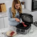 Ninja Foodi AG301EU grillsütő és forrólevegős sütő, 1750W