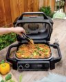 Ninja Woodfire OG701EU kültéri grillsütő és forrólevegős sütő, 2400W