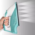 Russell Hobbs 26470-56 Light and Easy gőzölős vasaló, 2400W, fehér-zöld