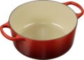 Le Creuset Signature kerek öntöttvas sütő-főzőedény, 24cm, 4,2 l, cseresznyepiros